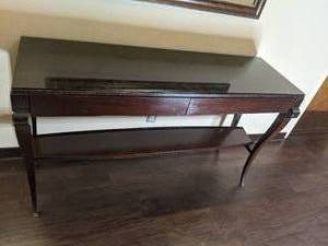 lot 141 image: Beautiful Entrance Table w Glass Top