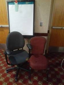 lot 651 image: Easel with Paper Presentation Pad, 1 Office Chair, 1 Banquet Chair