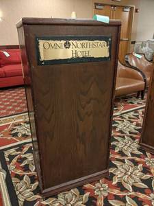 lot 642 image: Classy 3-Tier Podium