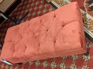 lot 526 image: Rectangle Tufted Ottoman