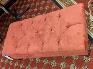 lot 527 image: Rectangle Tufted Ottoman