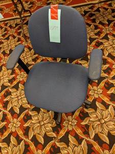 lot 679 image: One Lil Ole Office Chair