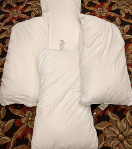 lot 485 image: Lot of 4 White Standard Bed Pillows