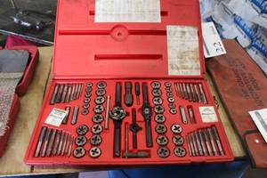 lot 20 image: Snap-on Metric Taps & Dies  with Plastic Case