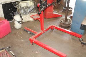 lot 6 image: Torin Big Red Jacks Heavy-Duty Engine Stand T25671 1250-lbs