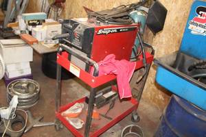 lot 8 image: Snap-on 110 Amp Professional Tote Mig Welder