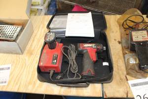 lot 25 image: Snap-on CTS661 Cordless Screwdriver  with Battery, Charger and Case