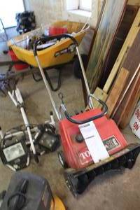 lot 16 image: Toro CR20E Snowthrower