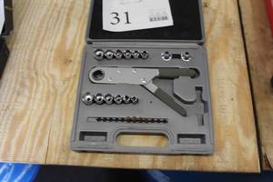lot 31 image: Power-Wrench Squeeze Handle Wrench Set 29-piece  with Plastic Case