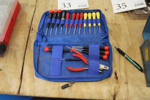 lot 33 image: Screwdriver Set  with Soft Case