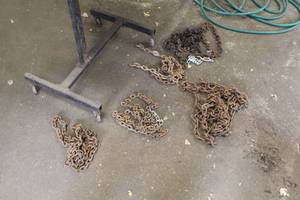 lot 86 image: Chains