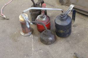 lot 98 image: Lot of (5) Oiler Cans