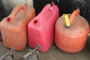 lot 100 image: Lot of (3) Plastic Gas Cans