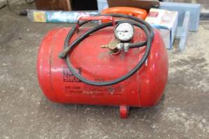lot 106 image: Air Tank with Hose