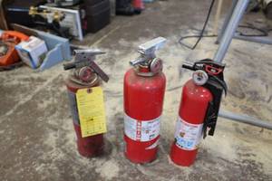 lot 107 image: Lot of (3) Fire Extinguishers