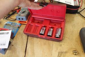 lot 64 image: AST Stud Extractor  with Plastic Case