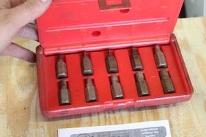 lot 67 image: Mac Tools Screw Extractor Set 10-piece  with Plastic Case