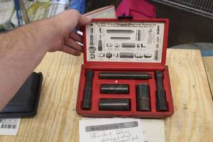 lot 73 image: Blue-Point Deluxe Hubcap & Wheel Lock Removal Kit  with Plastic Case