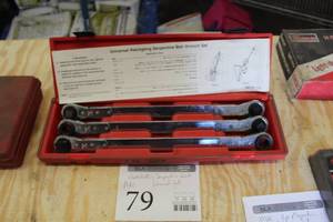 lot 79 image: Universal Ratcheting Serpentine Belt Wrench Set  with Plastic Case