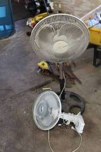 lot 131 image: Lot of (2) Fans  - Holmes Floor Stand Fan, Air King Table Fan