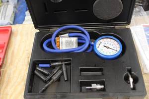 lot 120 image: Snap-on VacuumPressure Gauge Set  with Plastic Case PB140