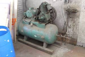 lot 2 image: Air Compressor 60Lx22Wx48H 60-Gallon