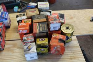 lot 142 image: Lot of Oil Filters  - Fram, STP, Atlas, CarQuest