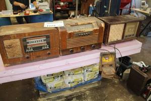 lot 169 image: Lot of (3) Vintage Radios  - RCA Victor X55, Philco