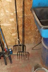 lot 167 image: Lot of (2) Fishing Spears