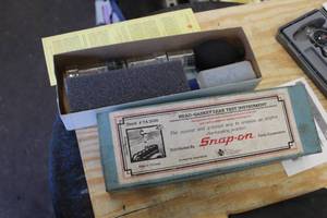 lot 179 image: Snap-on Head-Gasket Leak Test Instrument  with Original Box