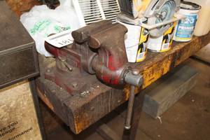 lot 181 image: Bench Vise 6 Jaw