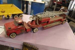 lot 193 image: Vintage Tonka Metal Fire Engine Truck TFD