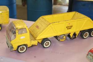lot 194 image: Vintage Tonka Metal Bottom Dump Truck