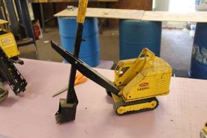 lot 195 image: Vintage Tonka Metal Shovel