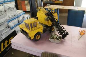 lot 196 image: Vintage Tonka Metal Mighty Crane Truck