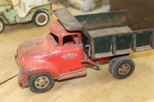 lot 198 image: Vintage Tonka Metal Dump Truck