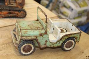 lot 199 image: Vintage Tonka Metal Jeep