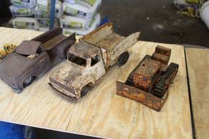 lot 200 image: Vintage Tonka Metal Toys  with Bulldozer, Dump Truck, Pickup Truck