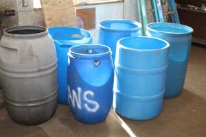lot 211 image: Lot of (6) Poly Barrels
