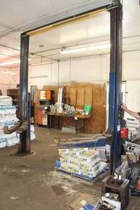 lot 1 image: Globe Lift Inc. Automotive Lift 2-Post AG9A 9000-lb