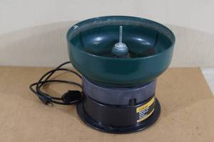 lot 3 image: Cabelas Model 400 Vibratory Case Tumbler