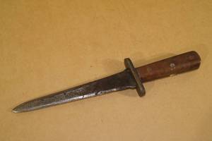 lot 18 image: Very Rare Kennedy Arms - St Paul MN WWII Trench Knife