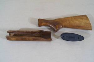 lot 35 image: Wood Shotgun Stock and Forearm - Remington 870
