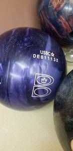 lot 67 image: Collection of 4 Bowling Balls