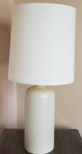 lot 54 image: Vintage Tall Cream White Ceramic Jar Lamp
