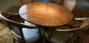 lot 3 image: Vintage Henredon Dining Table with 4 Chairs and 2 Leaves