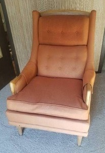 lot 11 image: Vintage Mid-Century Velvet Lounge Chair