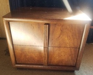 lot 13 image: Vintage Henredon Mid Century Bedside Table A