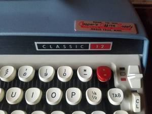 lot 59 image: Smith-Corona Classic 12 Typerwriter