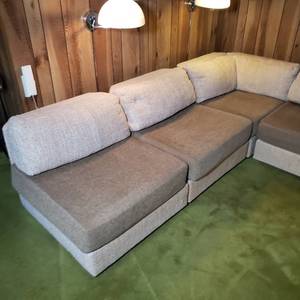lot 4 image: Highpoint NC MCM Five Piece Sectional 